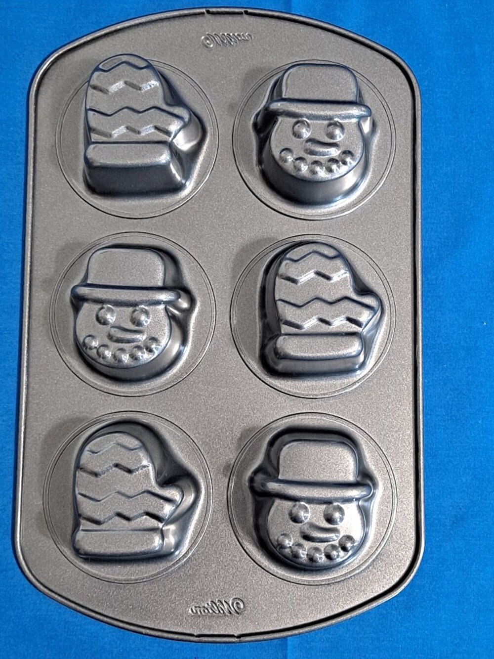 Wilton Winter SNOWMAN & MITTENS Mini Cake PAN Christmas 6 Muffin Cupcake Baking